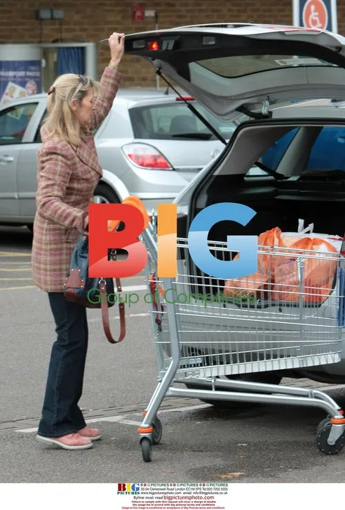 Gillian Taylforth Shopping in London