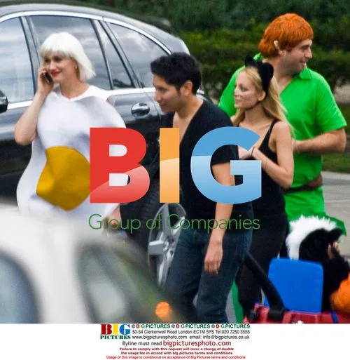Nicole Ritchie and Gwen Stefani Trick or Treating