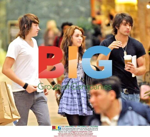 Miley Cyrus and Justin Gaston Shopping