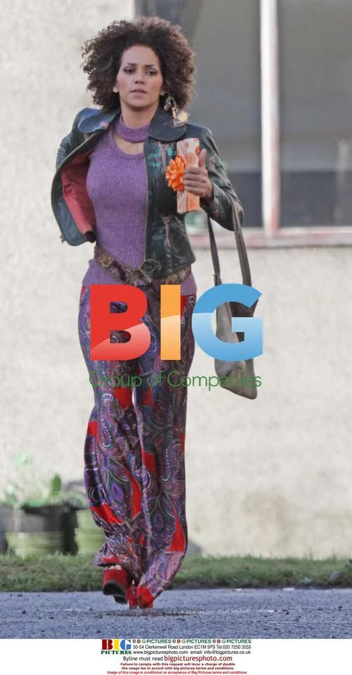 Halle Berry on set of "Frankie and Alice"