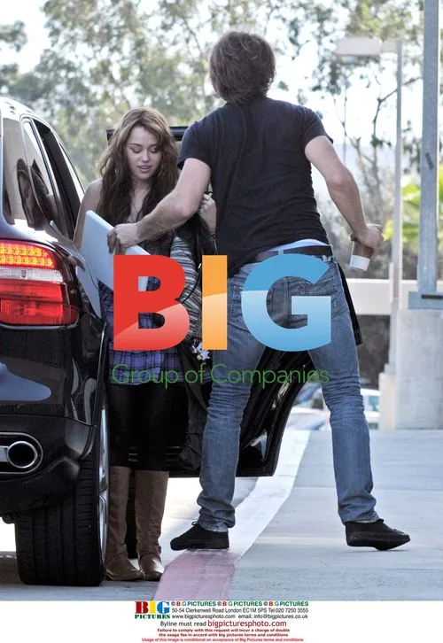Miley Cyrus and boyfriend Justin Gaston shopping