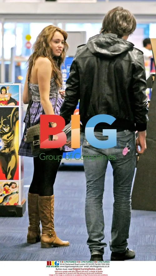 Miley Cyrus and Justin Gaston Shopping