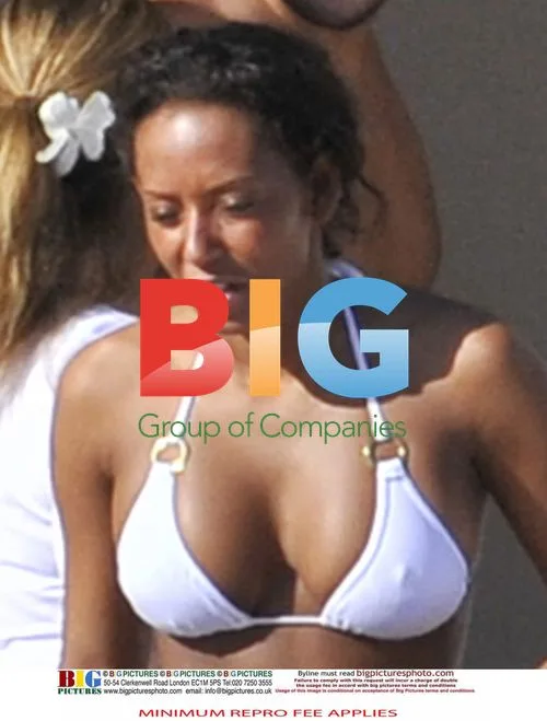 Mel B and Stephen Belafonte Kissing in Egypt