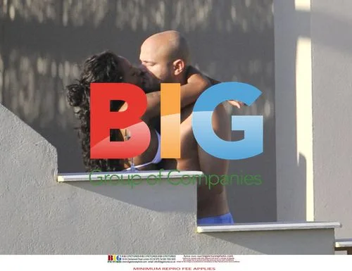 Mel B and Stephen Belafonte kiss in Egypt
