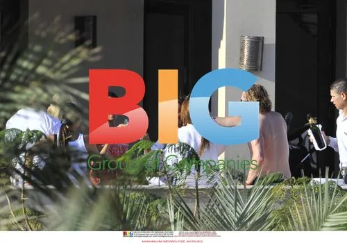 Melanie Brown and Stephen Belafonte kissing in Egypt
