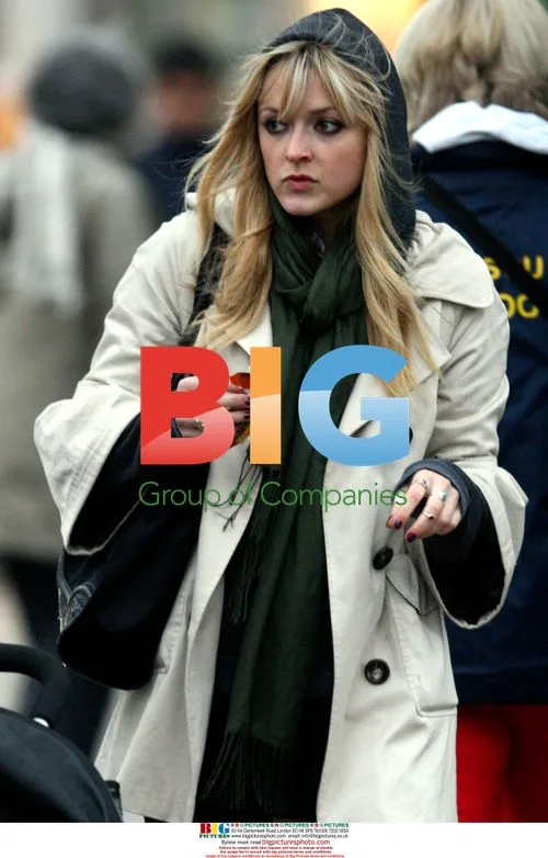 Fearne Cotton shops for baby clothes