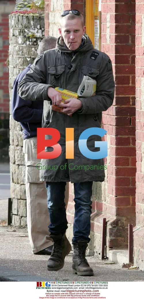 Laurence Fox Buys Rolling Tobacco