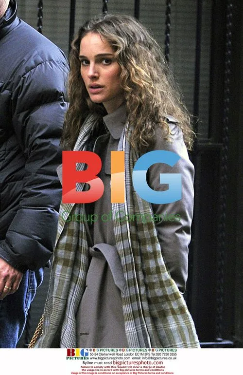 Natalie Portman and Lauren Ambrose on movie set