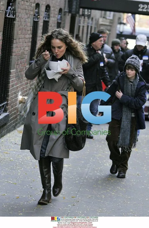 Natalie Portman, Lauren Ambrose on NYC set