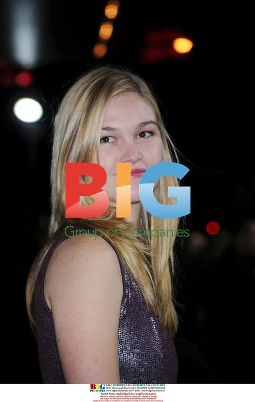 Julia Stiles at 'Quantum of Solace' Premiere