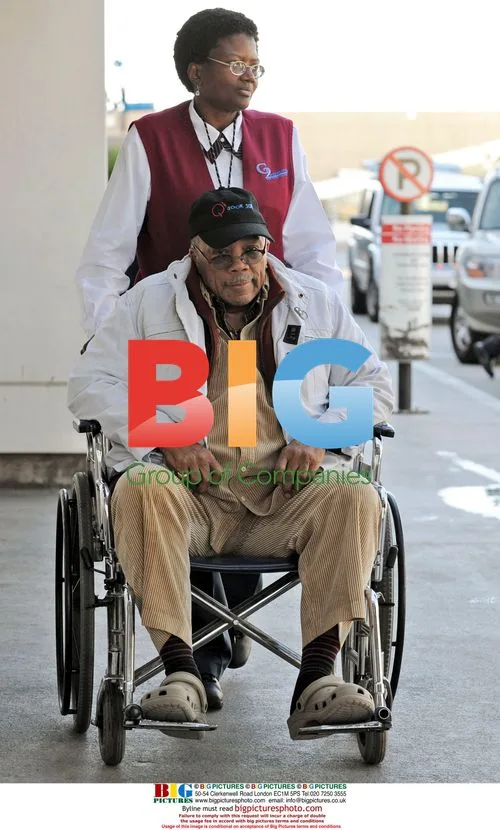 Quincy Jones arrives at LAX in wheelchair