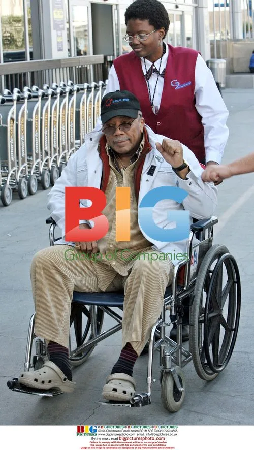 Quincy Jones arrives at LAX in wheelchair