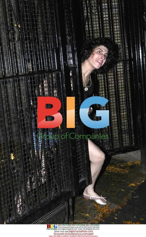 Amy Winehouse visits old Camden flat