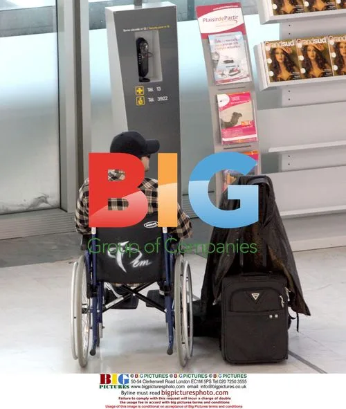 Jesse Metcalfe Arrives in a Wheelchair
