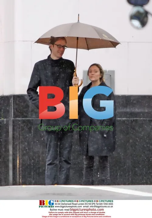 Stephen Merchant and girlfriend in Vancouver