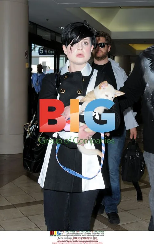 Kelly, Aimee, and Jack meet Osbournes at LAX