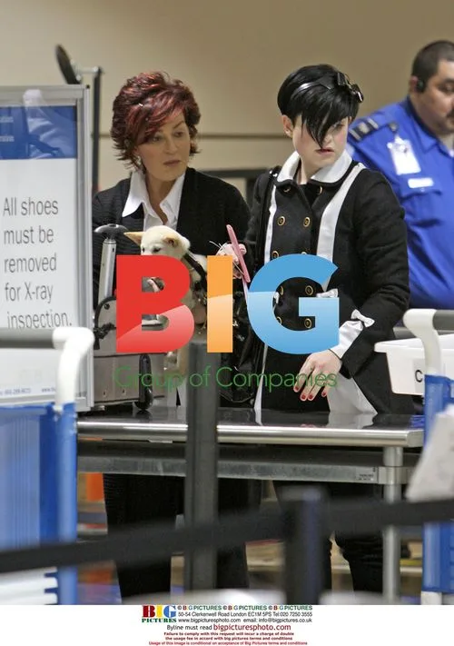Kelly, Aimee, and Jack meet Osbournes at LAX