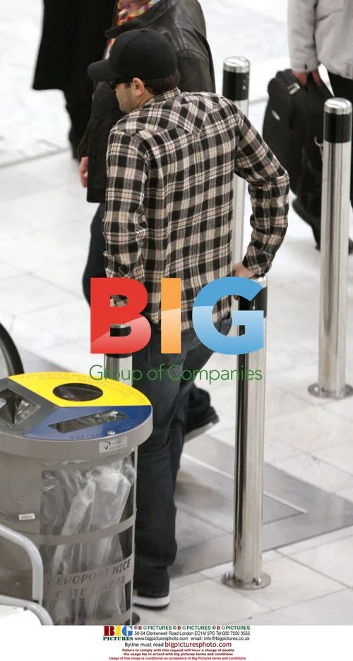 Jesse Metcalfe Arrives at Airport in Wheelchair