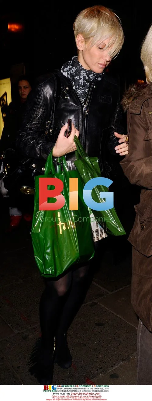 Sarah Harding Shopping with Mom