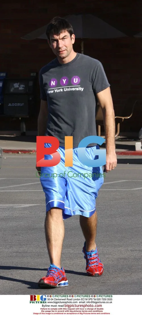 Jerry O'Connell Dresses Like Wife