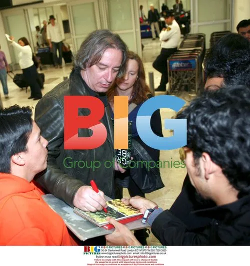 R.E.M. Arrive at Mexico City Airport