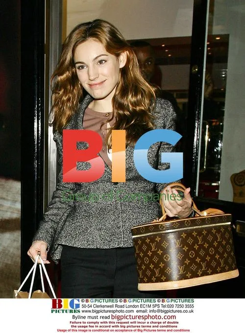Kelly Brook out shoe shopping in London