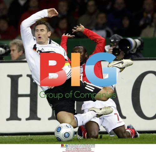 Miroslav Klose of Germany and Shaun Wright-Phillips of England