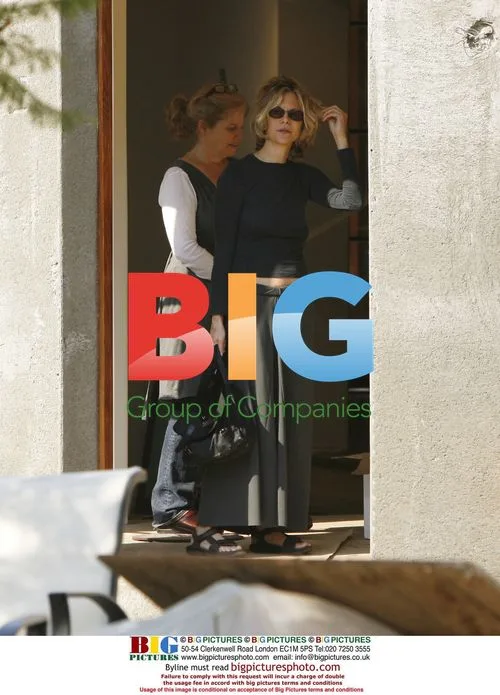 Meg Ryan visits house in Pacific Palisades