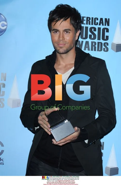 Enrique Iglesias at 2008 American Music Awards