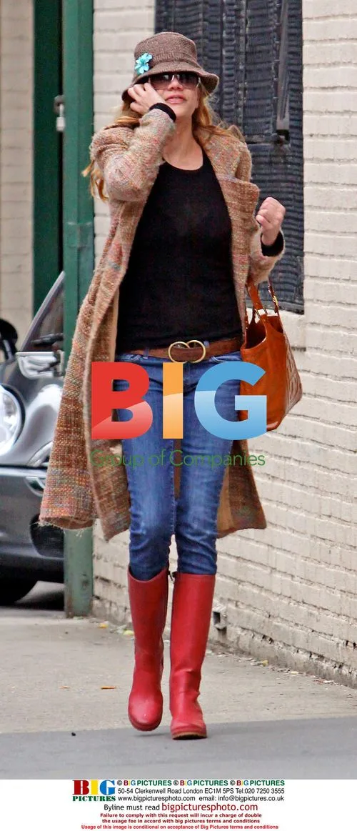 Kristen Johnston strolls in West Village