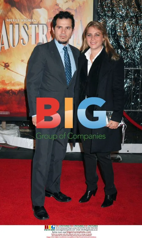 John Leguizamo and wife at "Australia" premiere