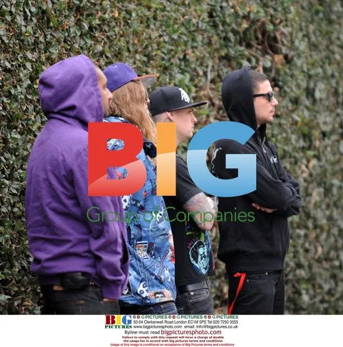 Benji Madden Supervising Graffiti Artist