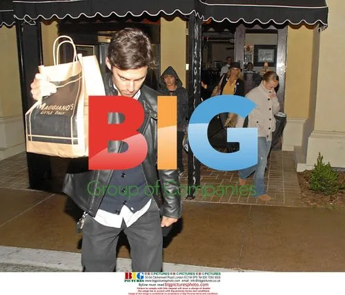 Hayden Panettiere & Milo Ventimiglia Leaving Maggiano's