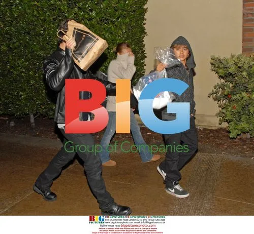 Hayden Panettiere and family leave Maggiano's