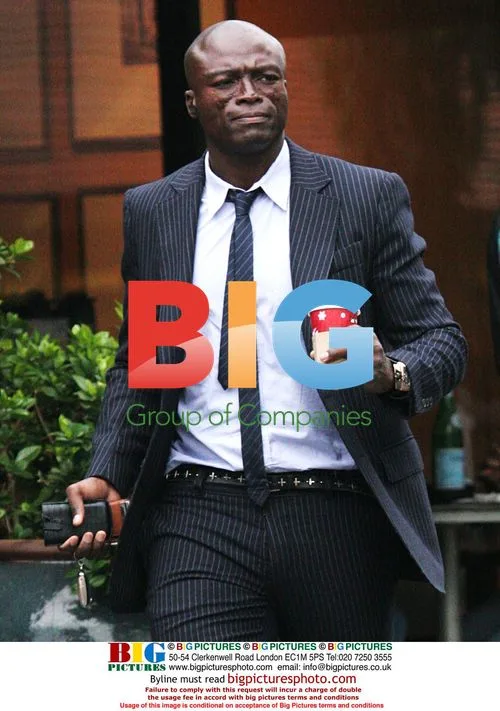 Seal leaving Bel Air Starbucks