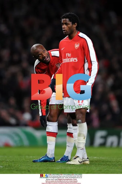William Gallas instructs Alexandre Song