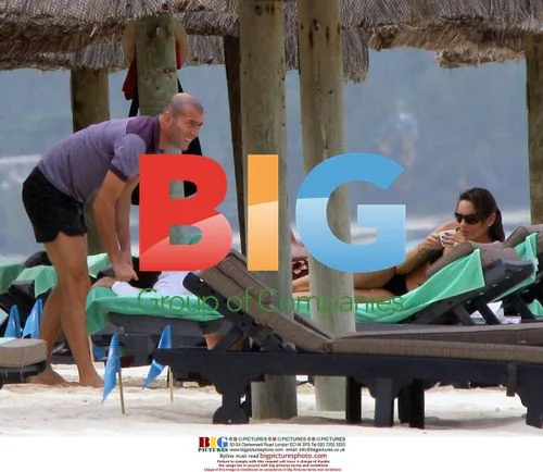 Zinedine Zidane on holiday with wife in Mauritius