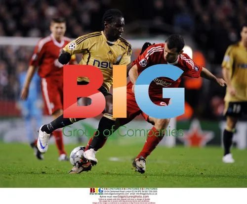 Mamadou Niang & Javier Mascherano in UEFA CL Match