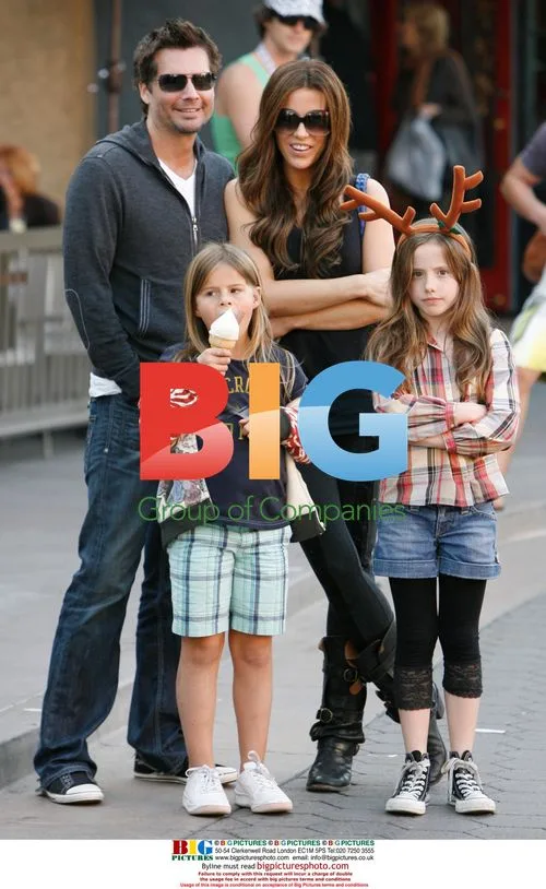 Kate Beckinsale and family shop in Santa Monica