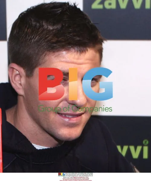 Steve Gerrard signs "Centurion" DVD