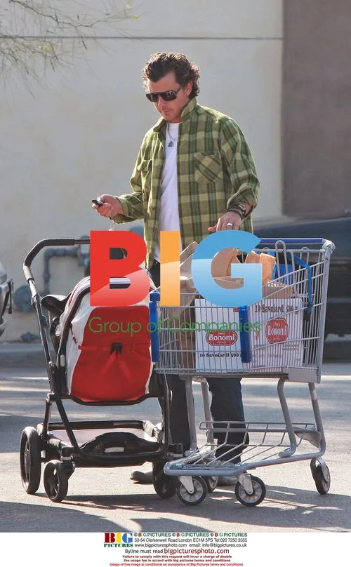 Gwen Stefani and Gavin Rossdale Shopping