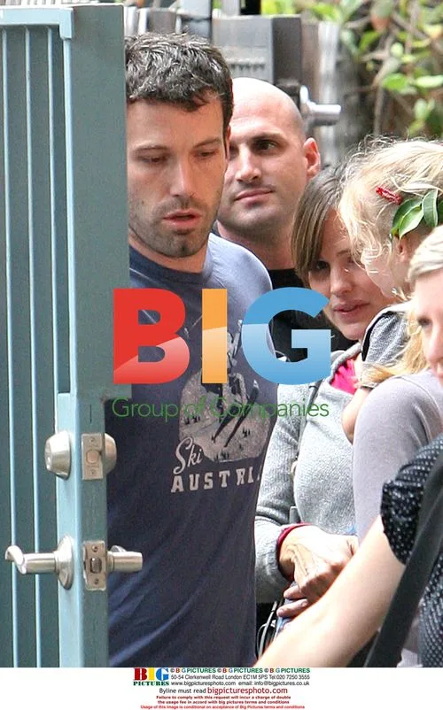 Ben Affleck & Jennifer Garner with police