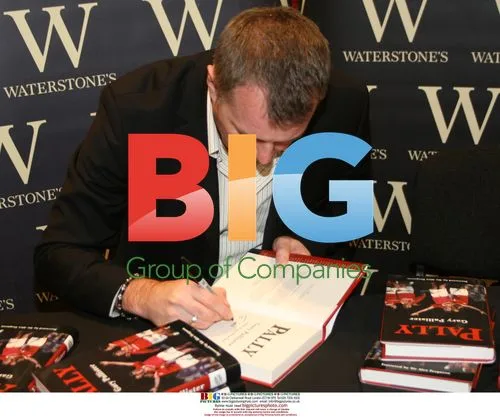 Gary Pallister Attends Book Signing