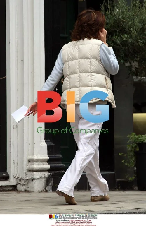 Natasha Kaplinsky Shopping in London