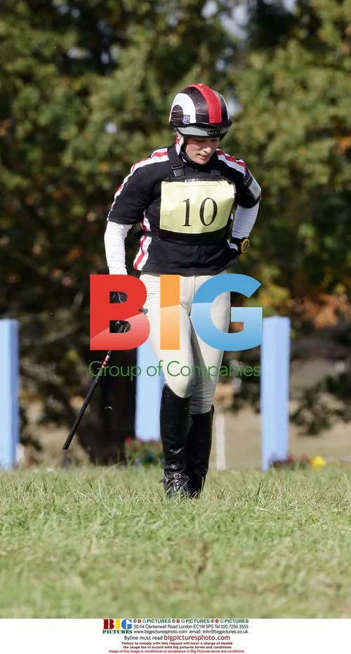 Zara Phillips Takes a Tumble