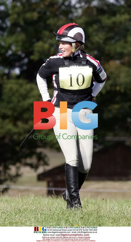 Zara Phillips Takes a Tumble