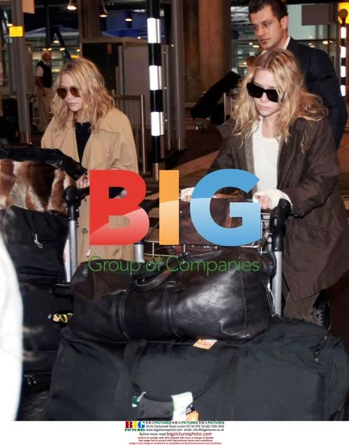 Mary-Kate and Ashley Olsen Arrive at London Hotel