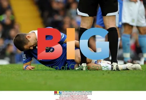 Joe Cole injured in Chelsea vs Aston Villa