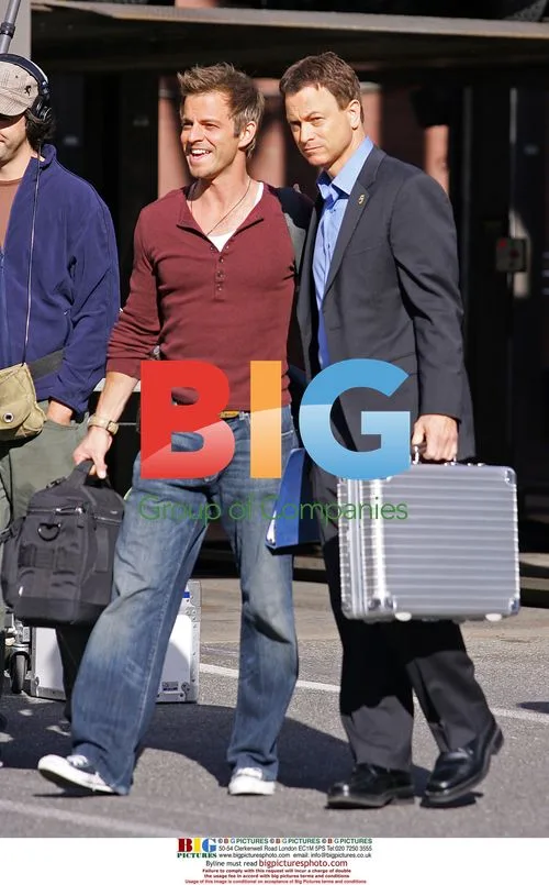 Gary Sinise and Scott Wolf film CSI: NY scene