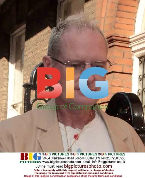 Paul Gascoigne leaves hospital with friend